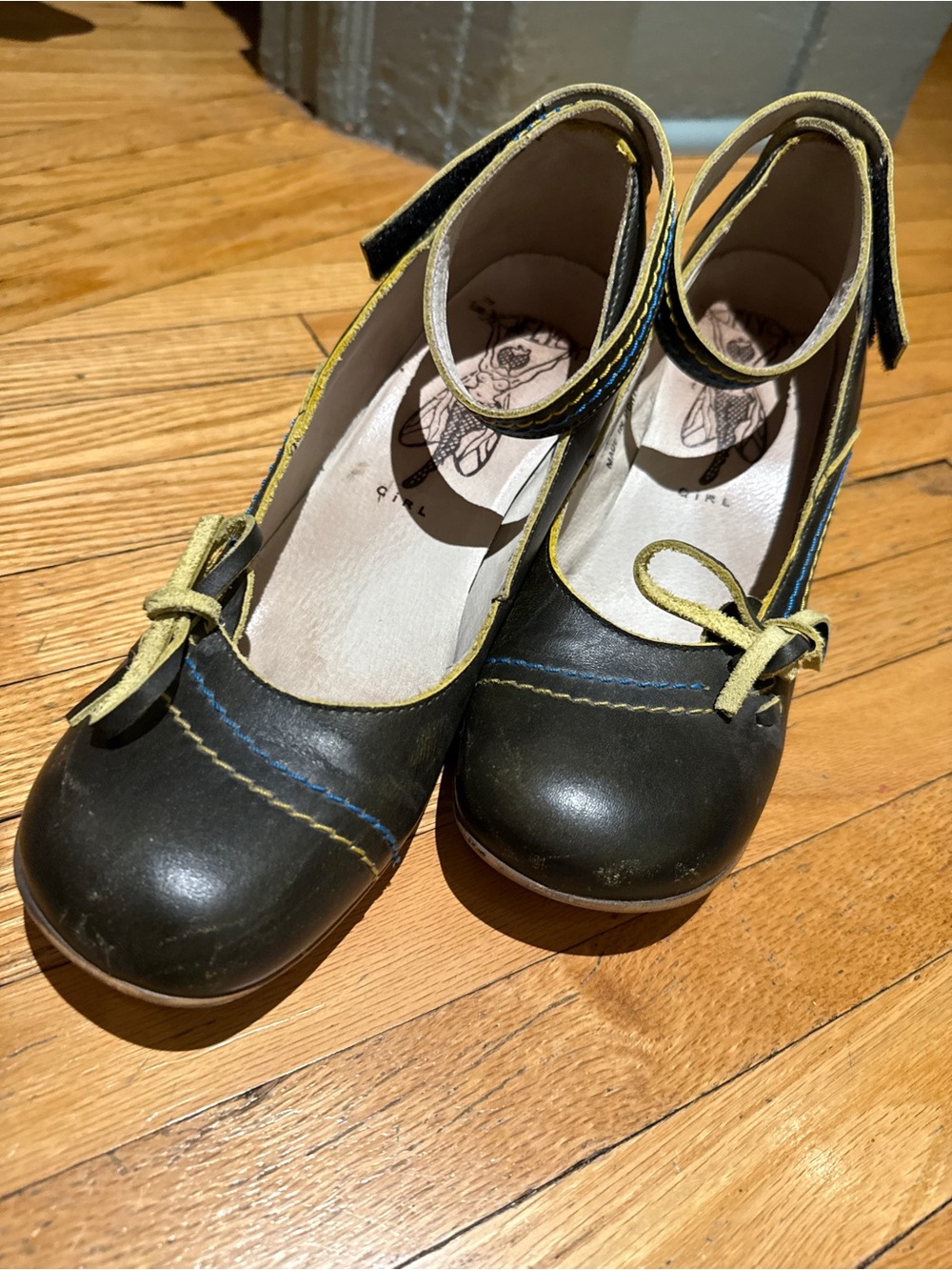 Fly London Wedge Shoes w Ankle Strap - Heel Needs Repair - Picture 8 of 11
